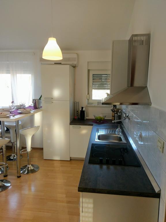Lana Apartment *
